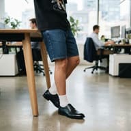 【そっくり？】「とんでもない既視感w」 女性アパレルの “パンツ” が「《六花亭》すぎる」と話題に… 「コラボかと思った」」の声のサムネイル